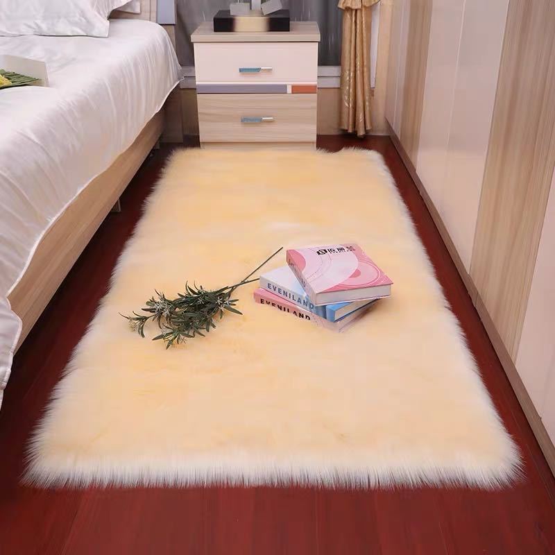 Beautiful Fluffy Decorative Carpet - MEDIJIX