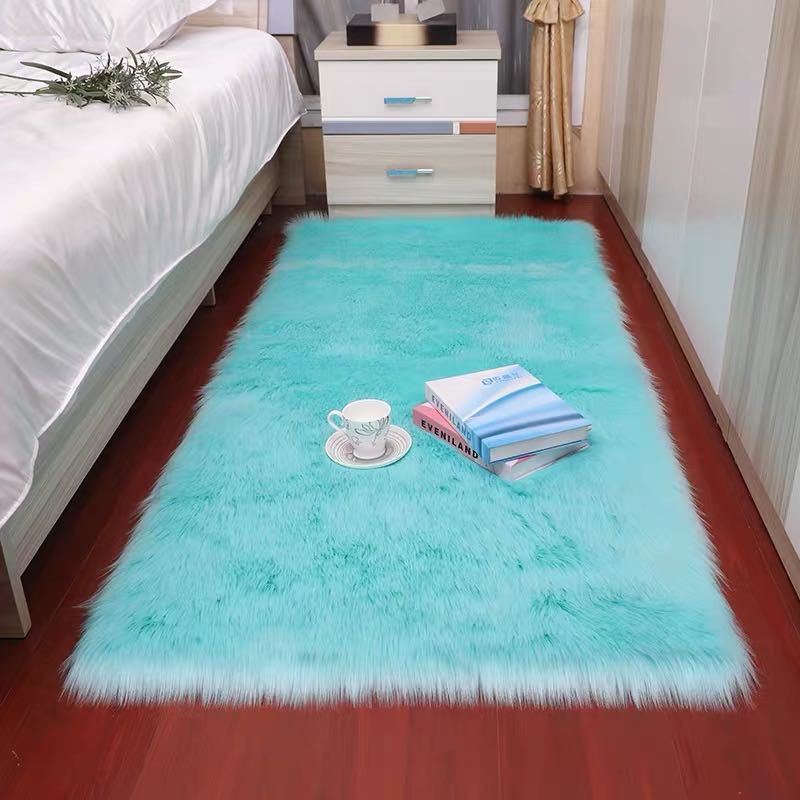 Beautiful Fluffy Decorative Carpet - MEDIJIX