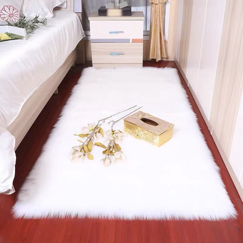 Beautiful Fluffy Decorative Carpet - MEDIJIX